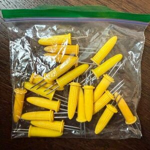 Vintage CORN ON THE COB‎ PLASTIC/METAL HOLDERS Skewers Set Of 20 Yellow Kitchen